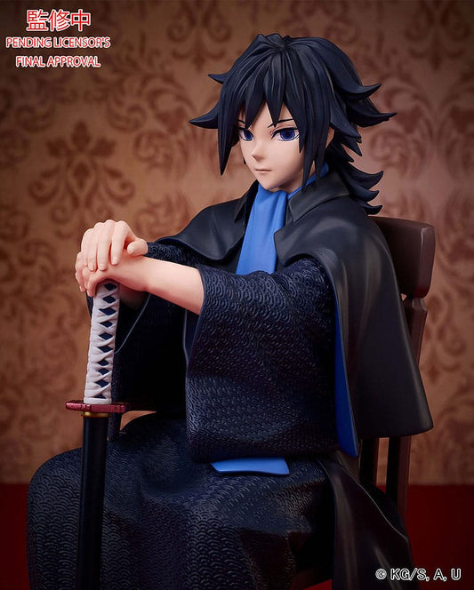 Giyu Tomioka Figur – Sitzende Pose | Demon Slayer | 16 cm