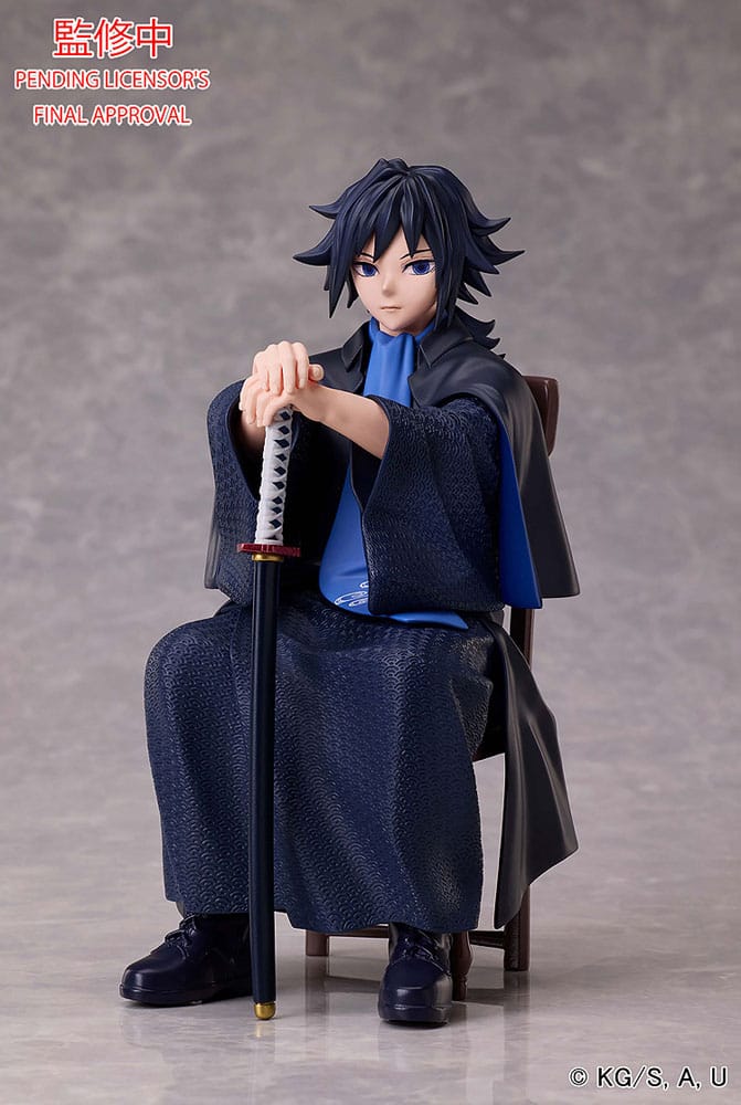 Giyu Tomioka Figur – Sitzende Pose | Demon Slayer | 16 cm