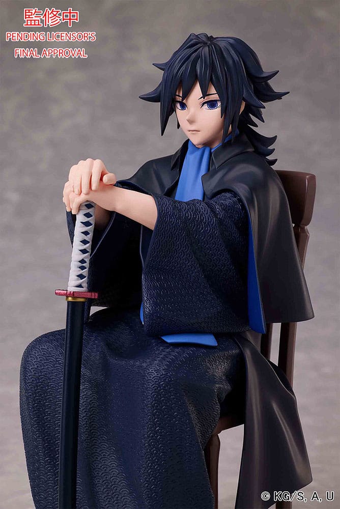 Giyu Tomioka Figur – Sitzende Pose | Demon Slayer | 16 cm